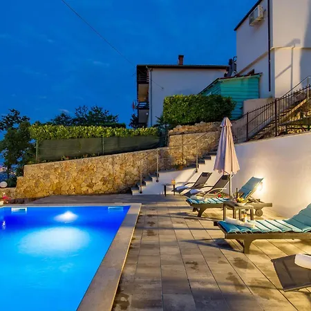 Hébergement de vacances 4 Bedroom Stunning In *