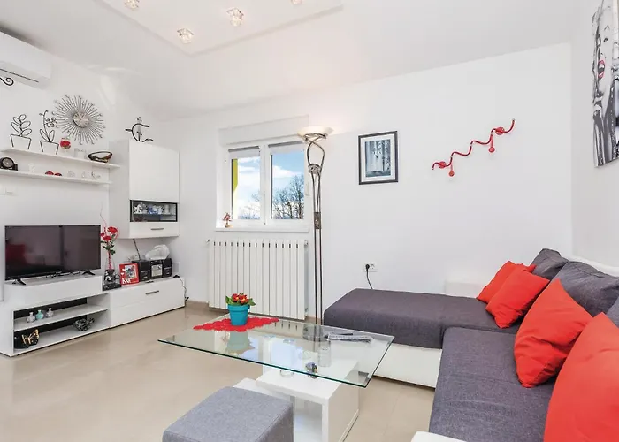 4 Bedroom Beautiful In *