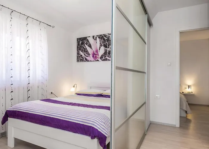 4 Bedroom Beautiful In * Rukavac (Primorje-Gorski Kotar)