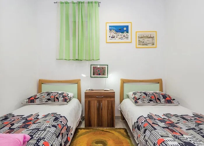 4 Bedroom Beautiful In
