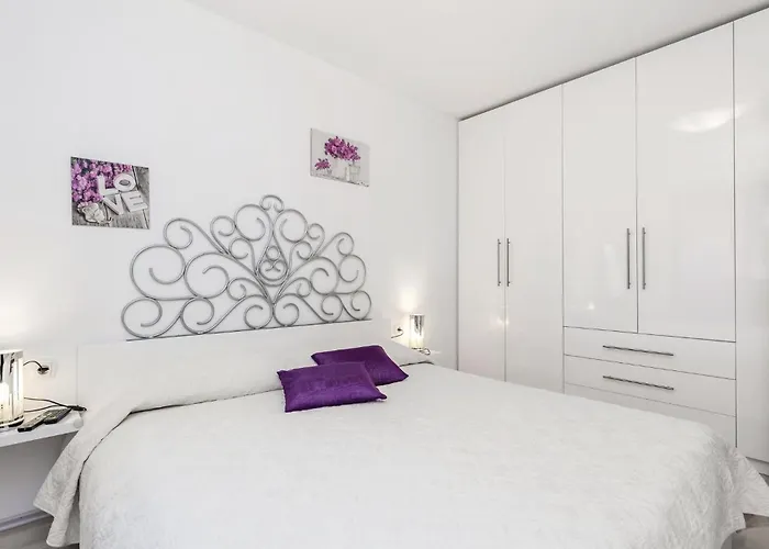 4 Bedroom Beautiful In * Rukavac (Primorje-Gorski Kotar)