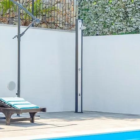 4 Bedroom Stunning In Holiday home Rukavac (Primorje-Gorski Kotar)