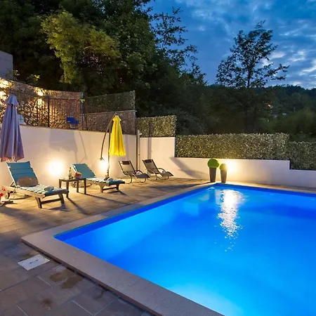 4 Bedroom Beautiful In *