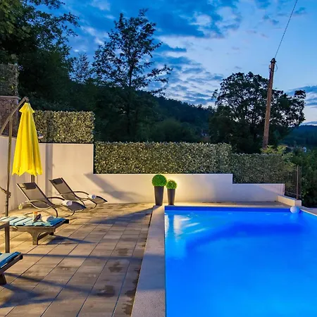 4 Bedroom Stunning In Holiday home