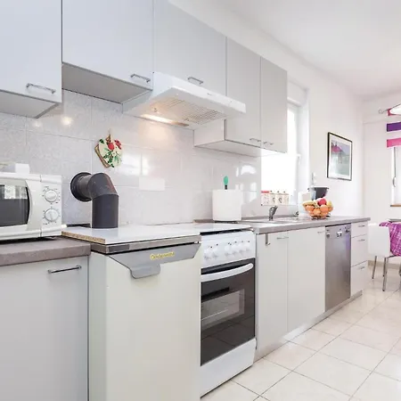 4 Bedroom Beautiful In Feriehus *