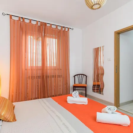 4 Bedroom Beautiful In * Rukavac (Primorje-Gorski Kotar)