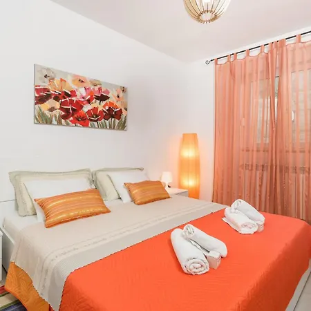4 Bedroom Stunning In Holiday home Rukavac (Primorje-Gorski Kotar)
