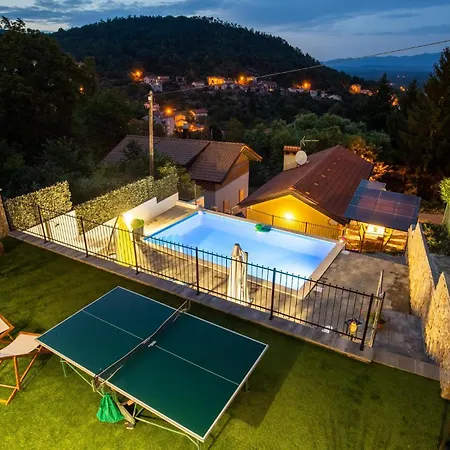 4 Bedroom Stunning In Holiday home