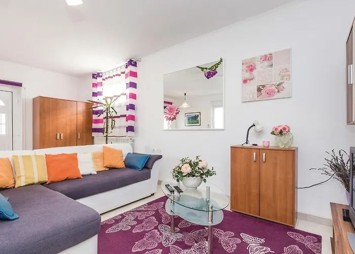 4 Bedroom Beautiful In